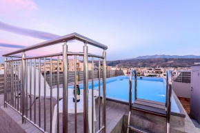 Отель Luxury villa in city center with rooftop swimming pool  Ханья